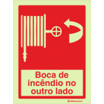 Boca de incêndio no outro lado 24461