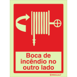 Boca de incêndio no outro lado 24462