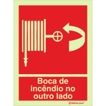 Boca de incêndio no outro lado 24471