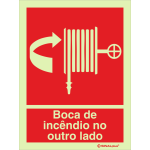 Boca de incêndio no outro lado 24472