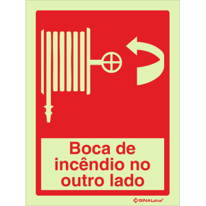 Boca de incêndio no outro lado 24461